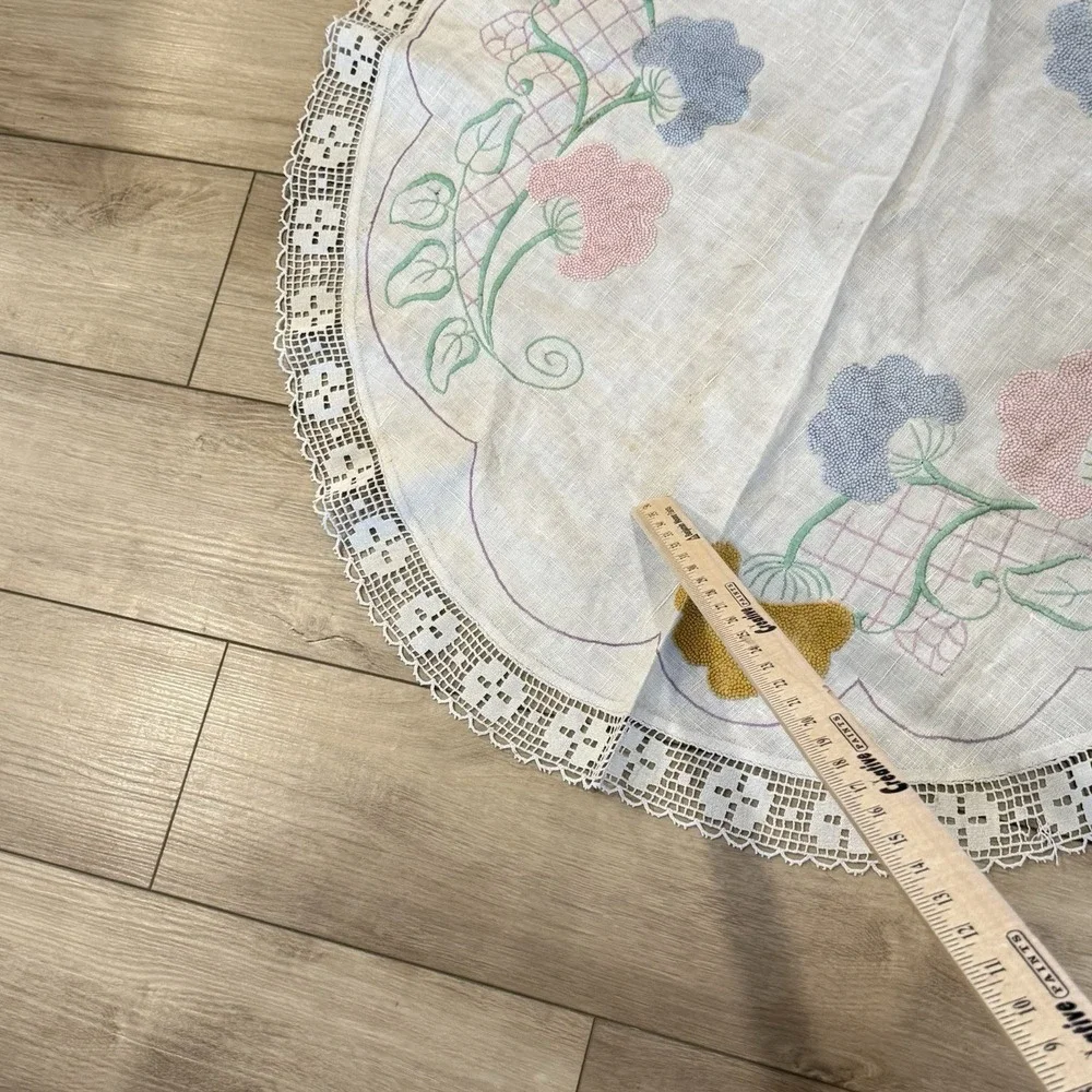 Vintage Round Linen Embroidered Crochet Edge Tablecloth Floral Cottage Country‎